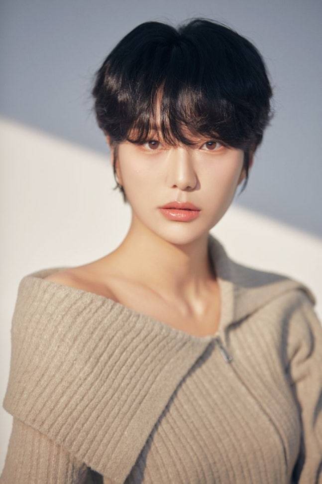 염승이, 첫 장편 주연작 '지하 아이돌'로 국제 영화제 대상 영예 | 인스티즈