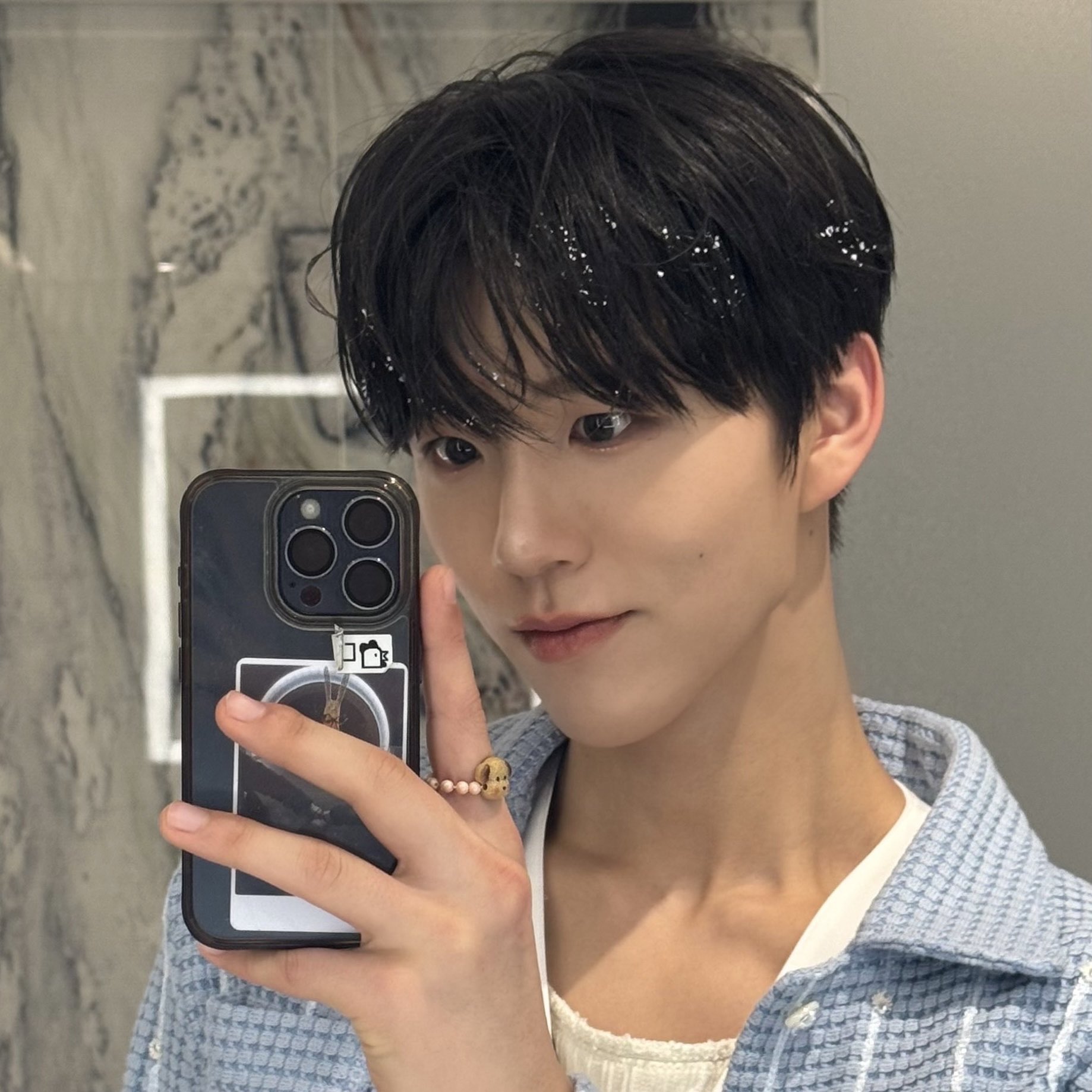 [잡담] 대영이 핸드폰에 네임스티커 ㄹㅇ너덜거리는데 | 인스티즈