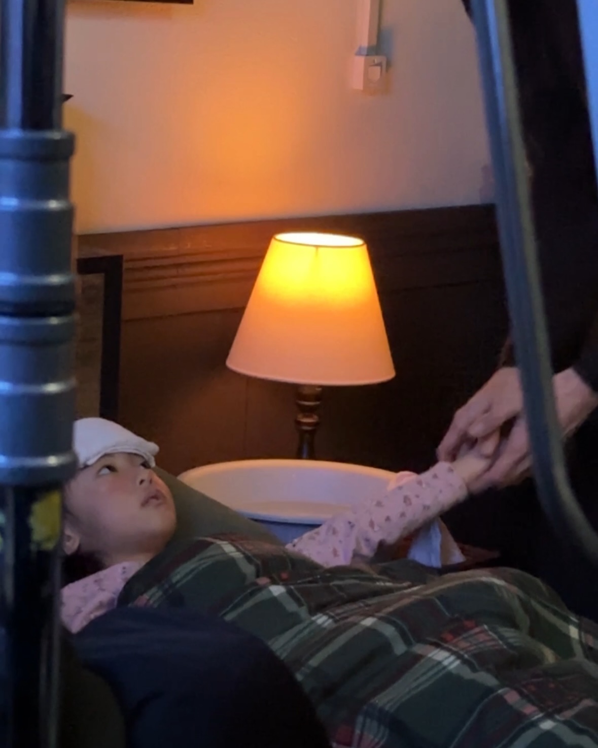 [잡담] 변우석) 아역 애기 인스타에 귤 주는 변우석 사진 뜸 | 인스티즈