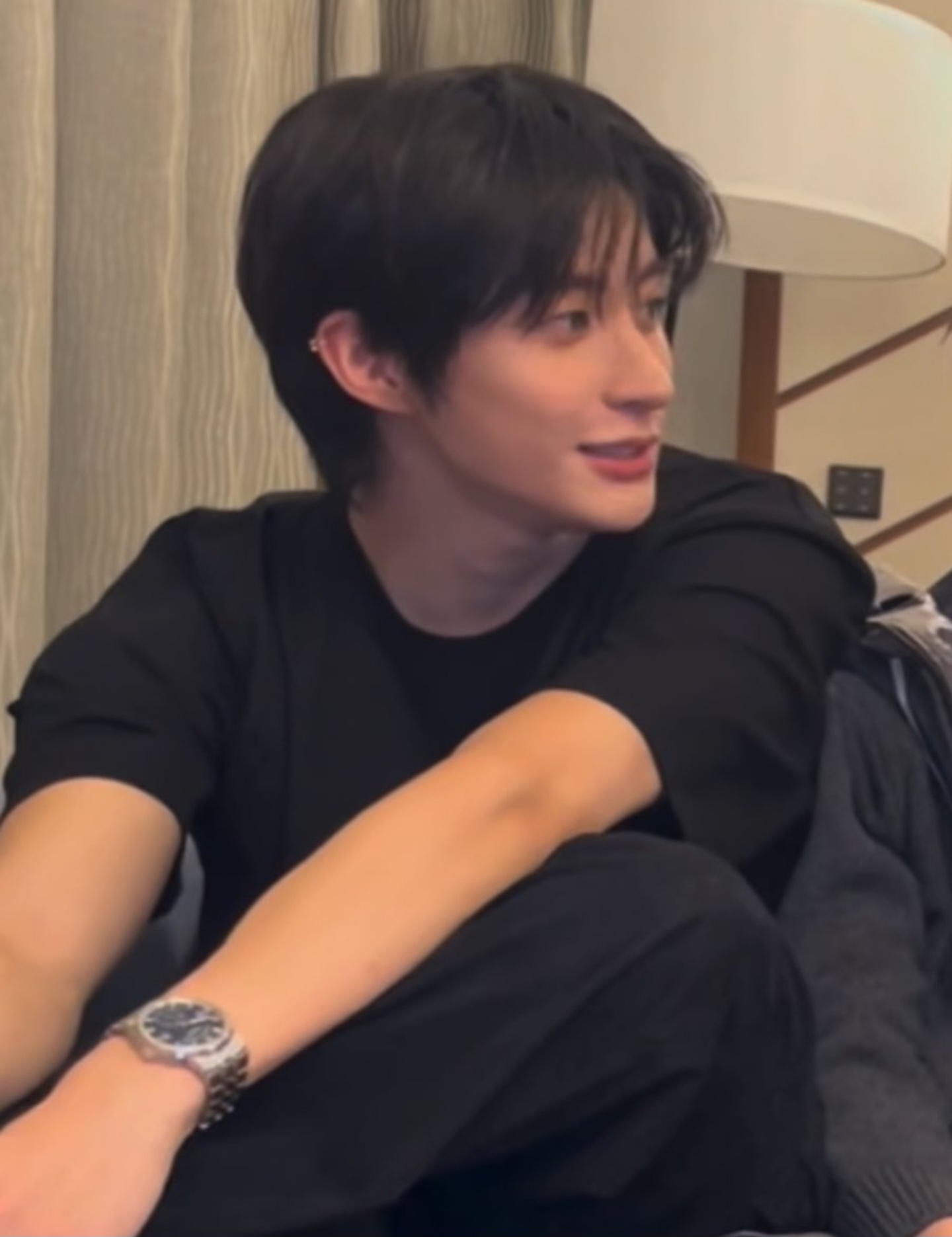 [잡담] 앤톤이 어제 라방 이때 느낌도 | 인스티즈