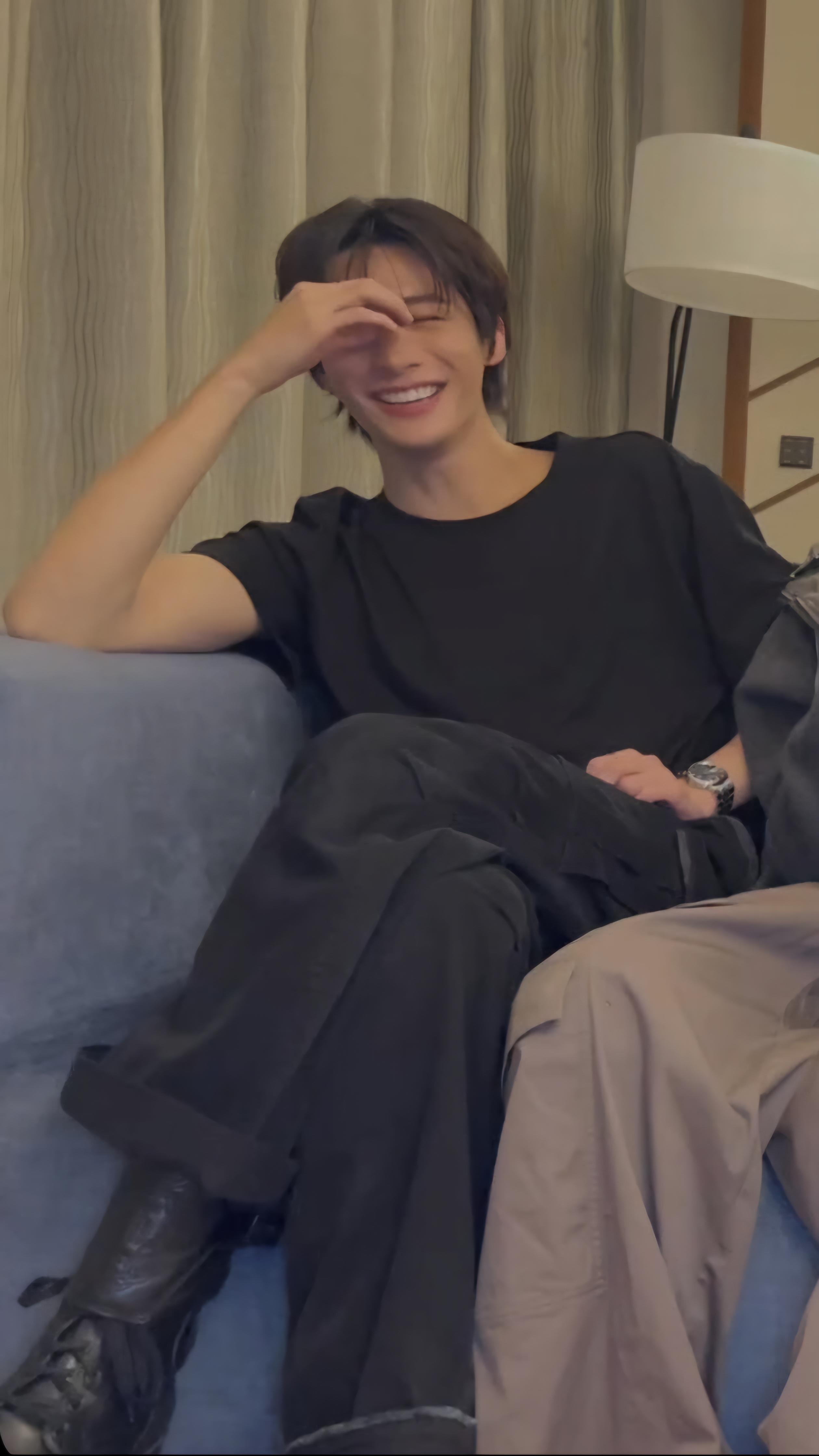 [잡담] 앤톤이 어제 라방 이때 느낌도 | 인스티즈