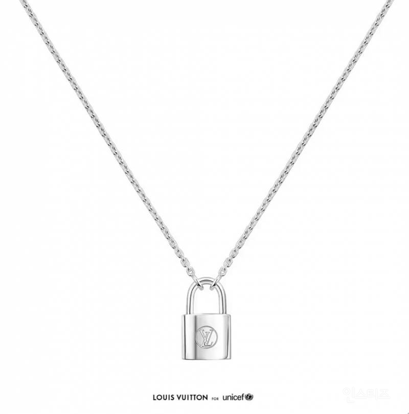 에스파 카리나 인스타 속 카리나가 착용한 목걸이 의미.jpg | 인스티즈