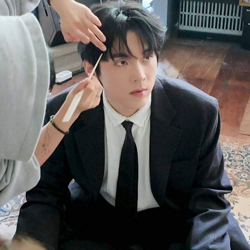 팬들을 위해 직접 뜨개질 하는 가수 실존...JPG | 인스티즈