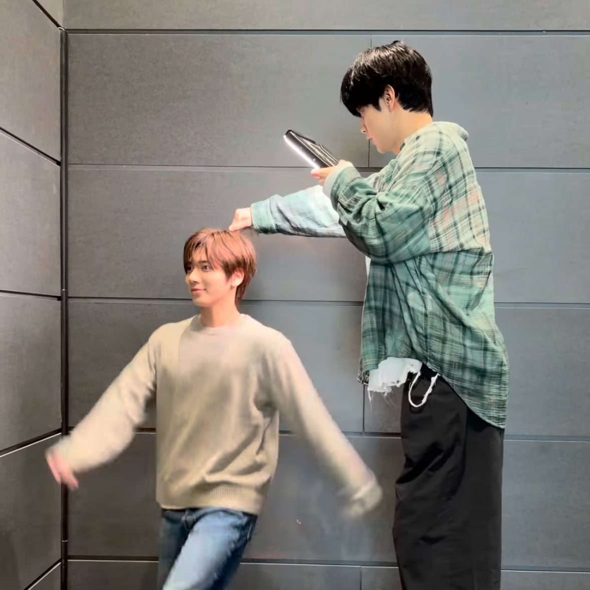 [잡담] ㄹㅇ 달려나가려는 고양이 잡아세우는 집사 같음ㅋㅋㅋㅋㅋㅋ | 인스티즈