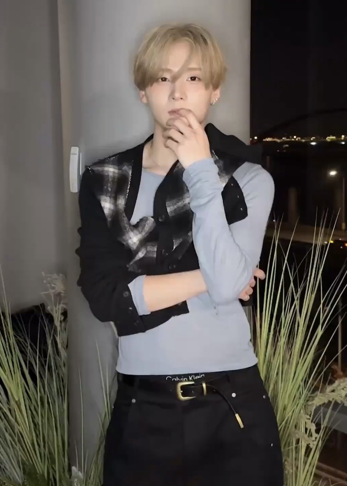 [잡담] 이상원 몸선이랑 패션 너무 예쁘다 | 인스티즈