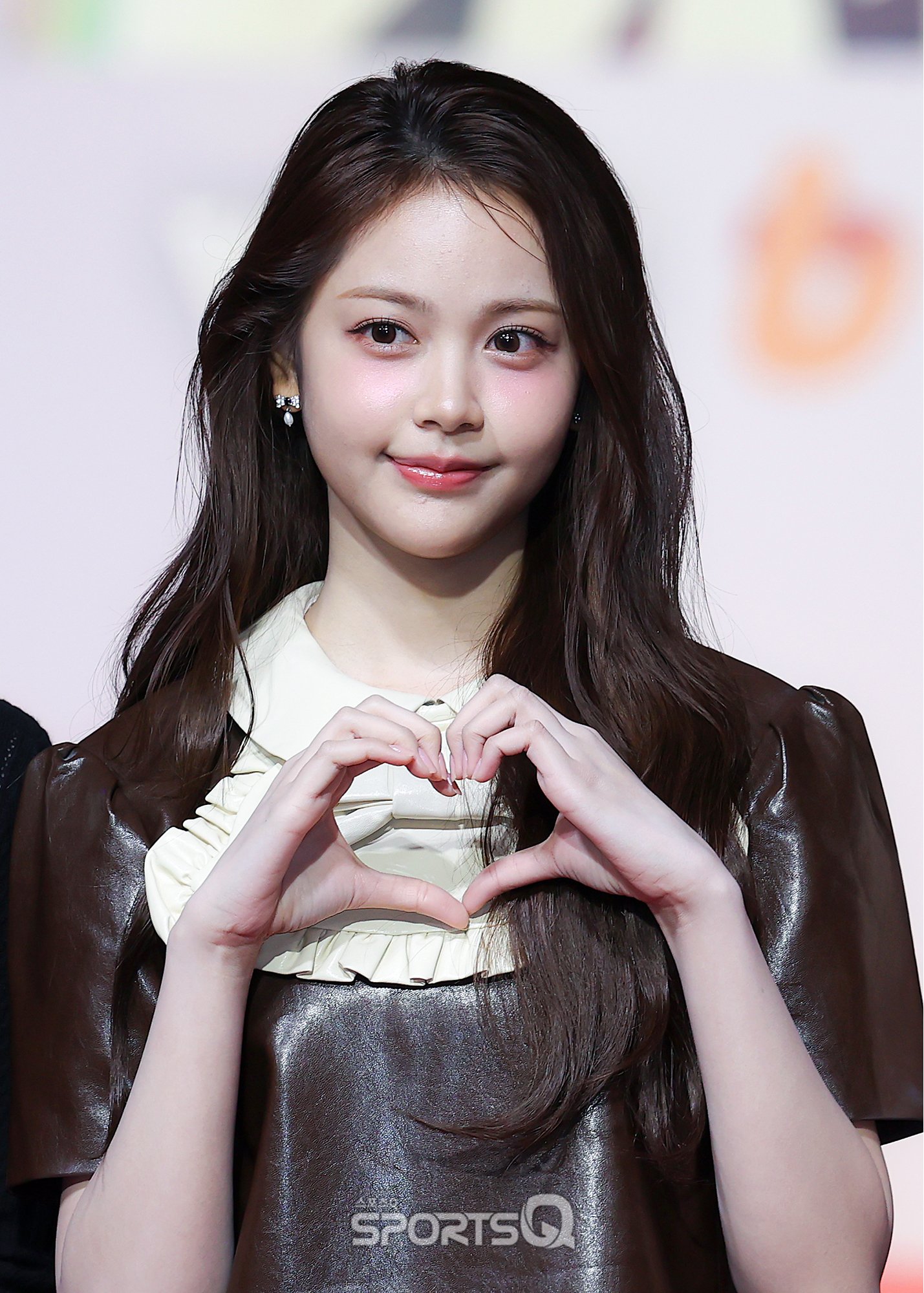 [잡담] 아랍상맞나? 내가 본 아랍상여돌중에 제일 말랑하게생김 | 인스티즈