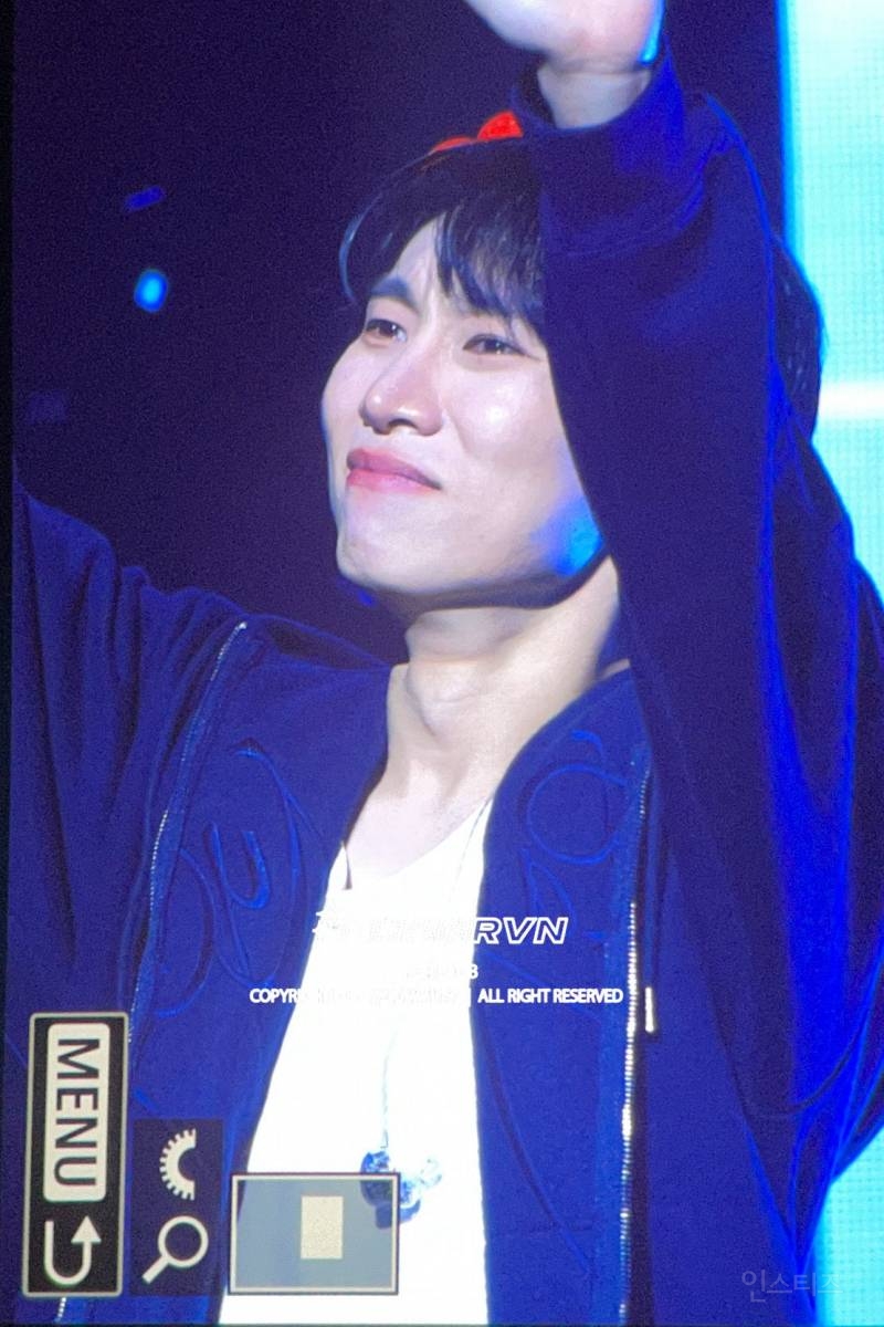 데뷔 13년만에 첫 솔콘에서 물만두처럼 우는 남돌...JPG | 인스티즈