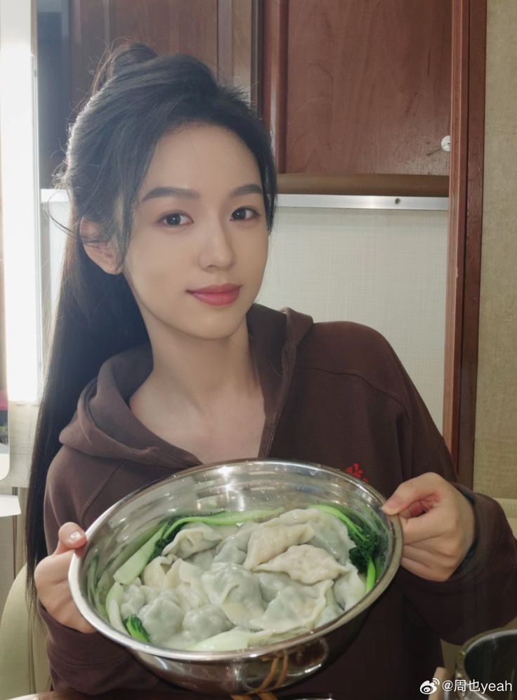 [잡담] 중국배우인데 미묘하게 아이린 느낌있지않음? | 인스티즈