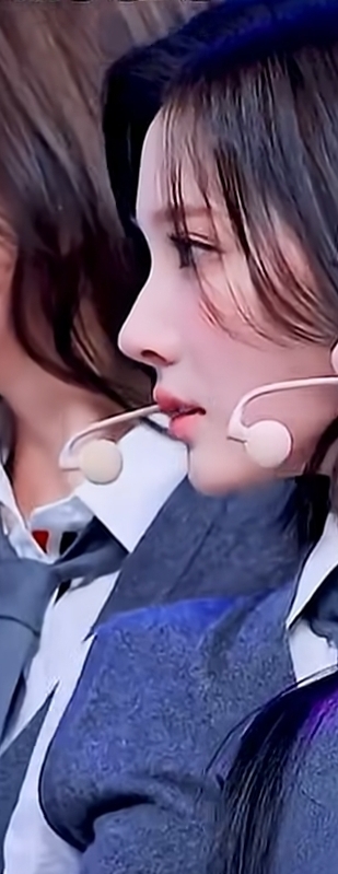 [잡담] 지우 옆태 진짜 예뿌다 | 인스티즈