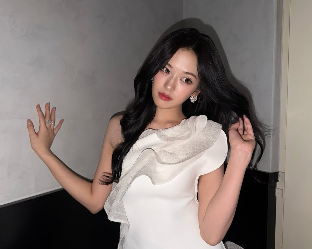 [잡담] 안유진 화이트 vs 레드 | 인스티즈