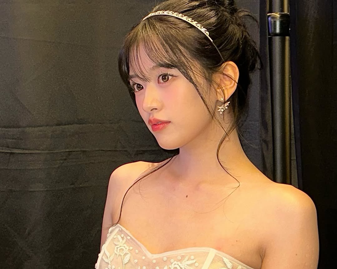 [잡담] 안유진 화이트 vs 레드 | 인스티즈