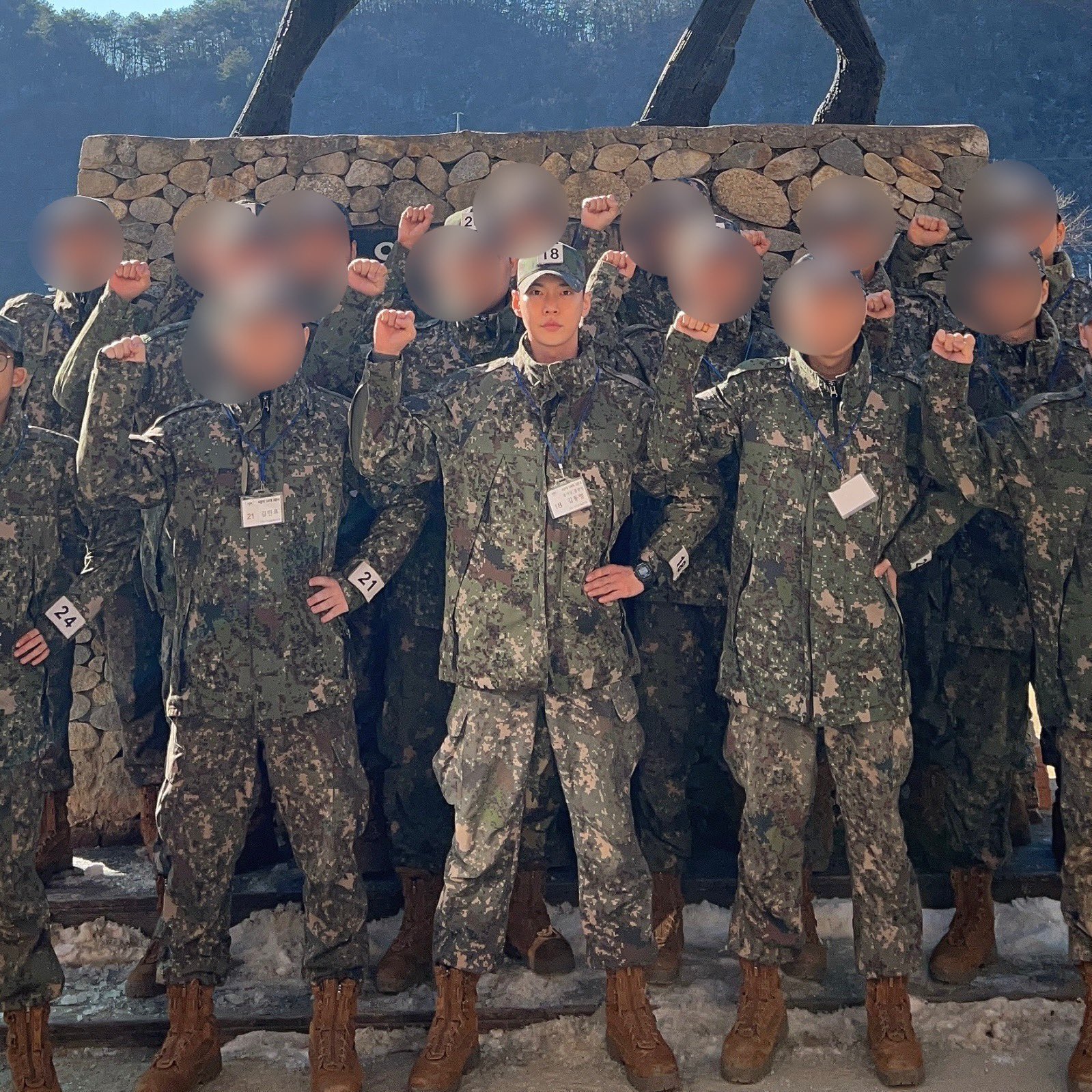 [잡담] 도영 중대장 재현 특급전사 정우 중대장이네 | 인스티즈