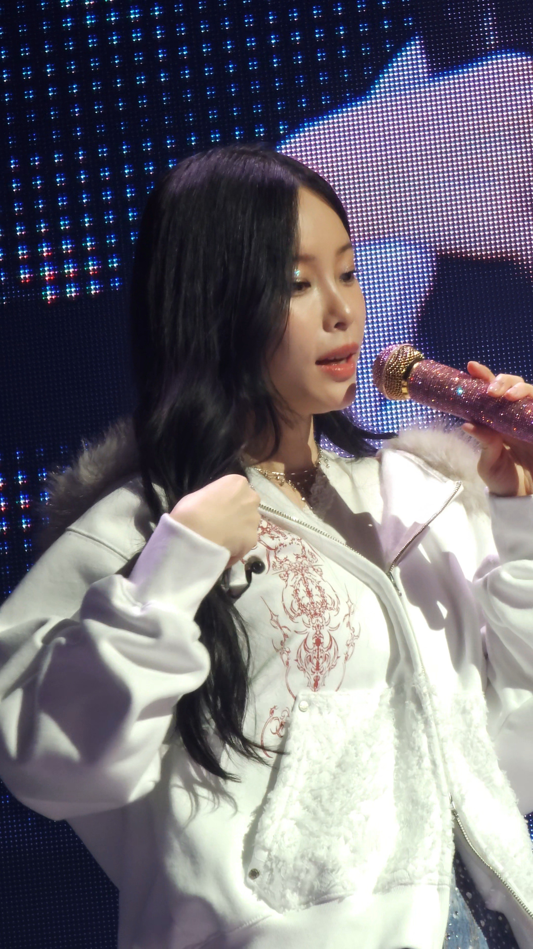 [잡담] 콘서트 1열 + 갤럭시 10배줌으로 찍은 것 | 인스티즈