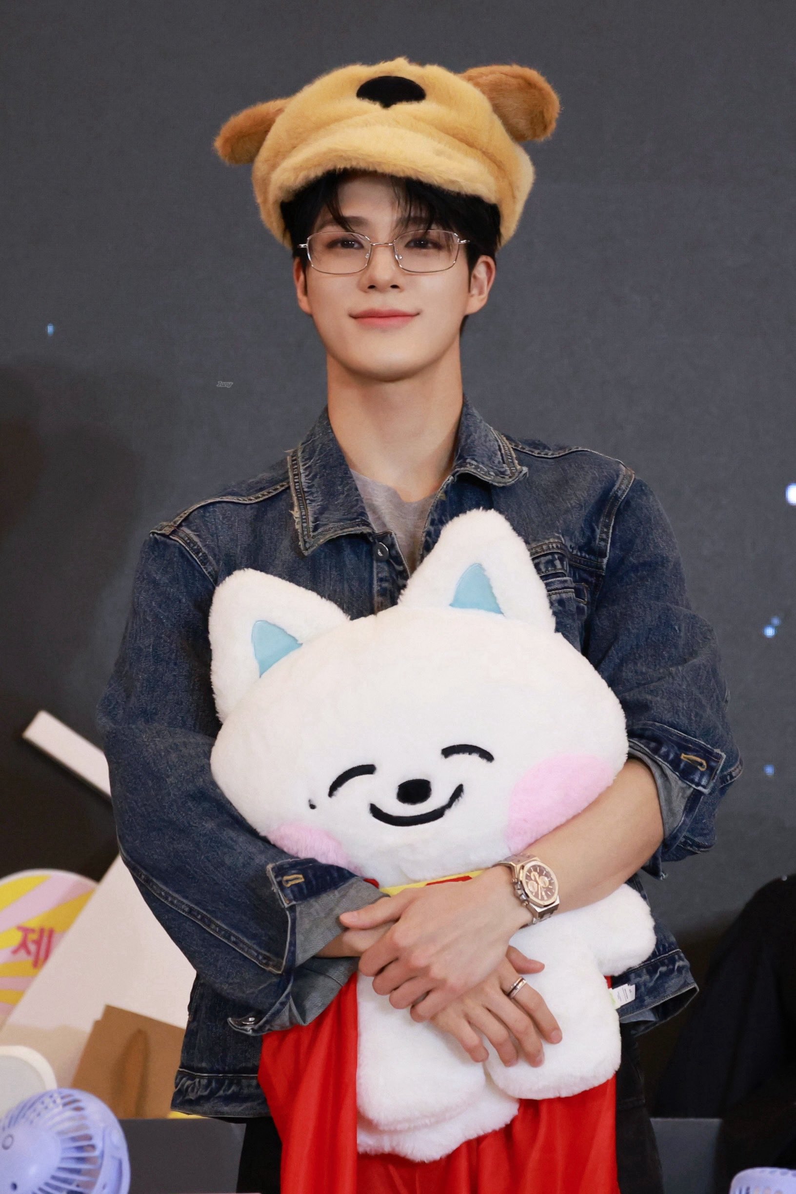 [잡담] 이제노 오늘 왤케 잘생겼냐 허두슴 나오게 | 인스티즈