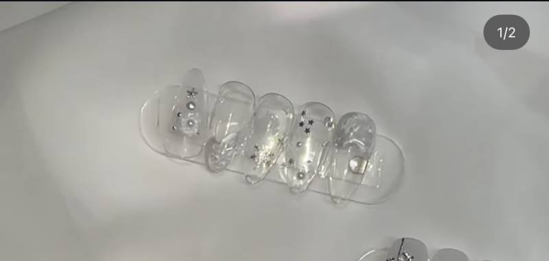 [잡담] 네일 10시 예약인데 제발 골라줄 익인🥹😇🤍 | 인스티즈