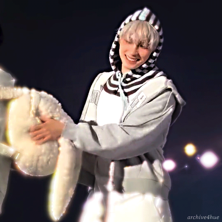 [잡담] 휴닝이 침대 위에 인형 7-80프로 버렸다 그래서 아쉬웠는데 | 인스티즈