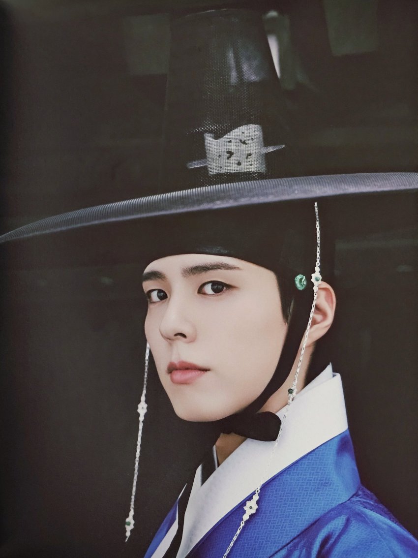 [잡담] 와 박보검 시그 포토북 사진 올라오는거 보는데 미모 미쳤다 ㄷㄷ | 인스티즈