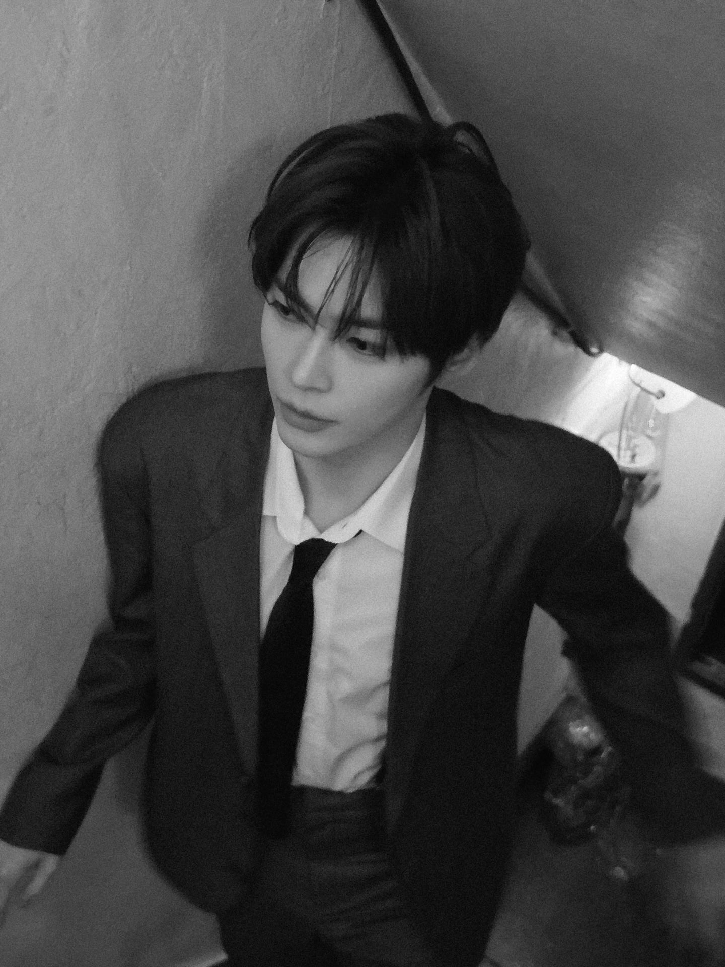 [잡담] 성한빈 사진 분위기 너무 좋아 잘생겼어 | 인스티즈