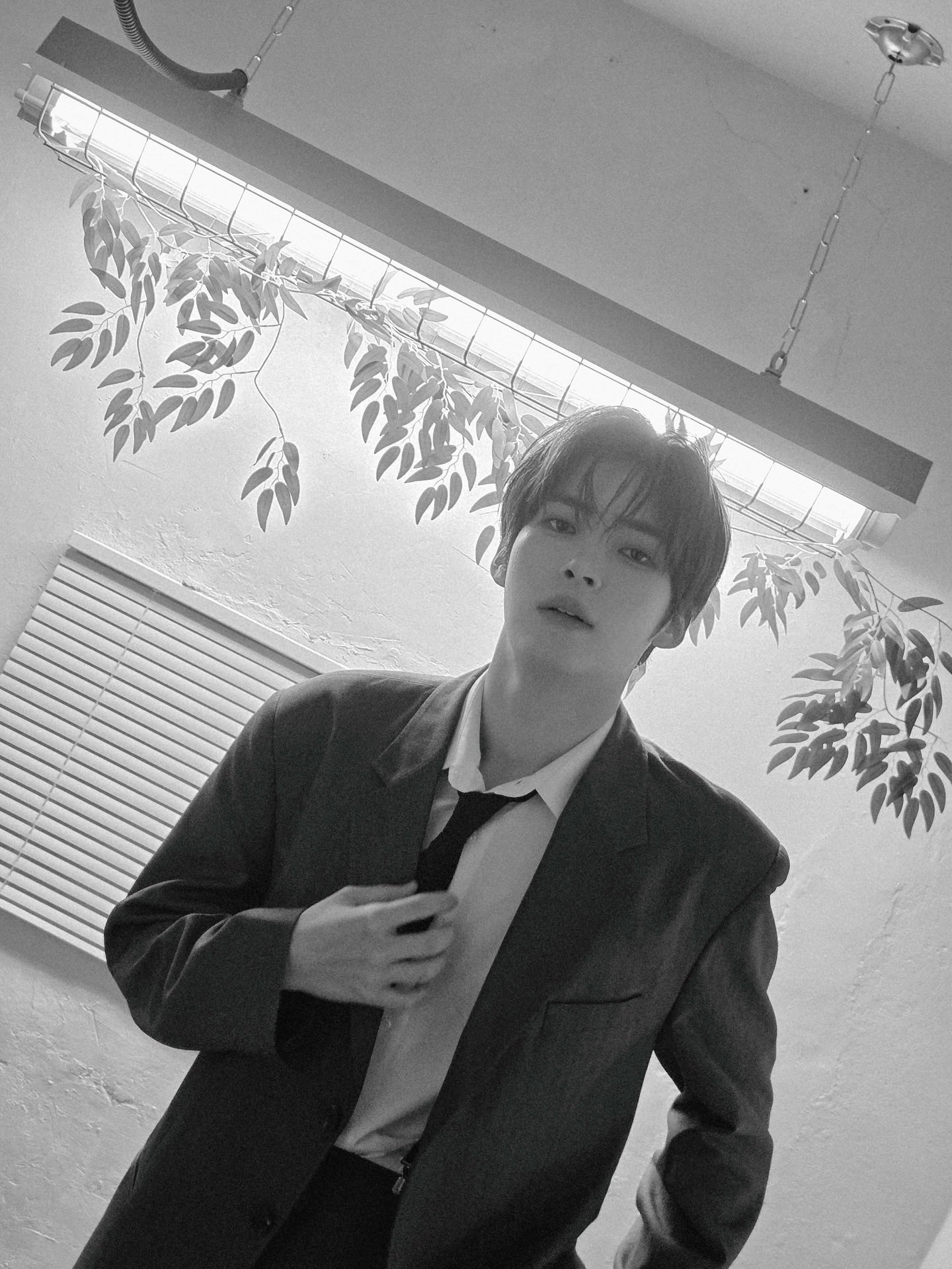 [잡담] 성한빈 사진 분위기 너무 좋아 잘생겼어 | 인스티즈