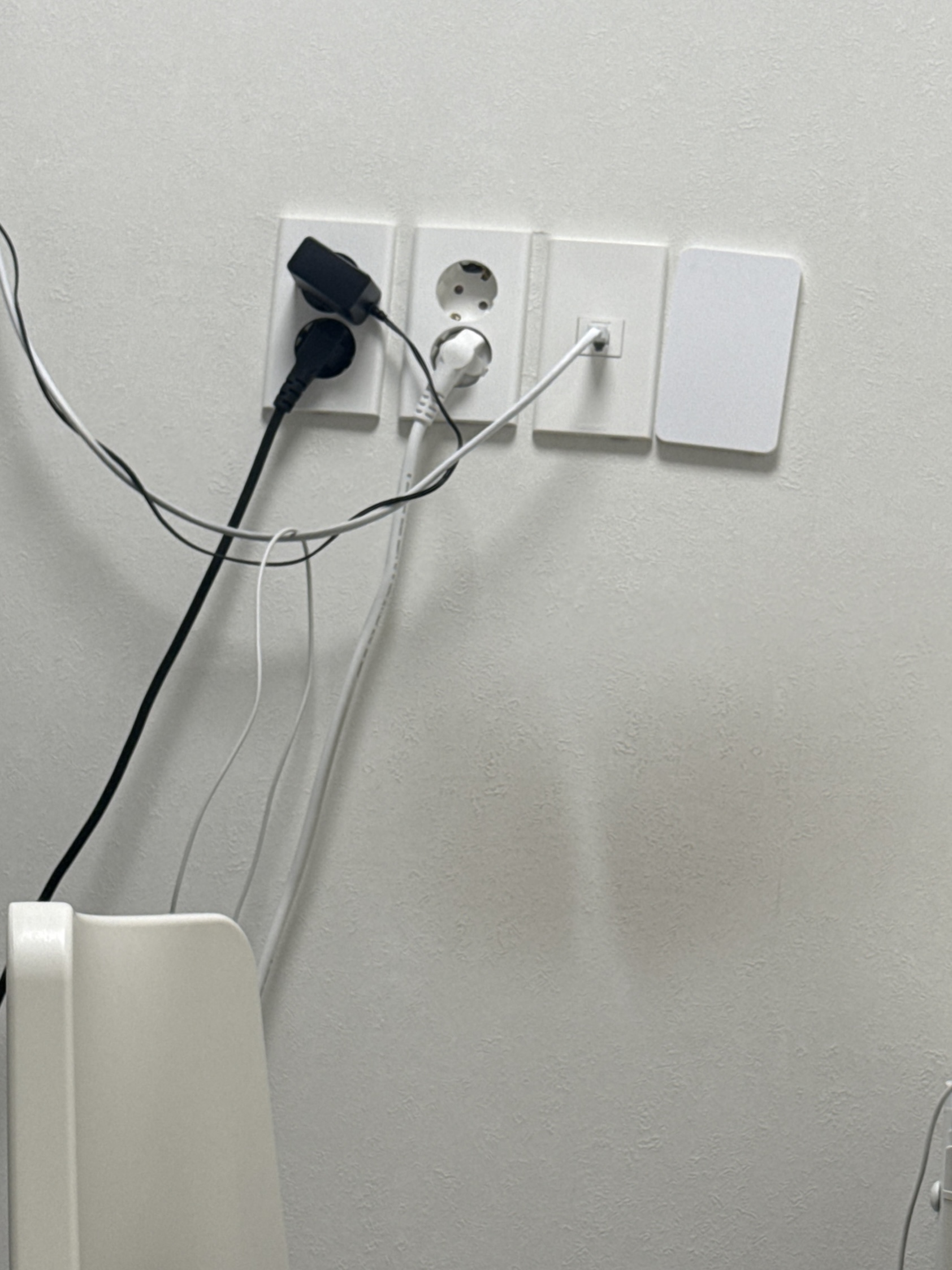 [잡담] 고시원 벽지 그을린 자국좀 봐줘 | 인스티즈