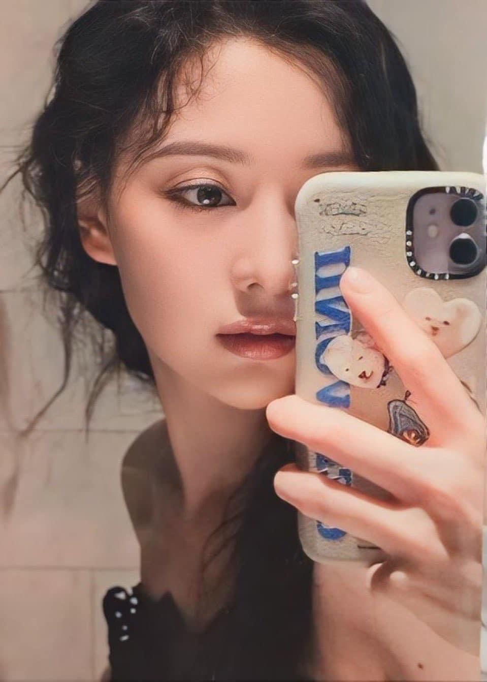 [잡담] 김지원) 김지원 거울셀카 고자극 | 인스티즈