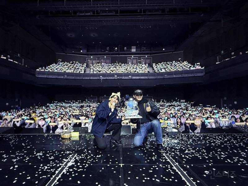 서은광 콘서트에 케이크 배달부로 등장한 비투비 멤버 .jpg | 인스티즈