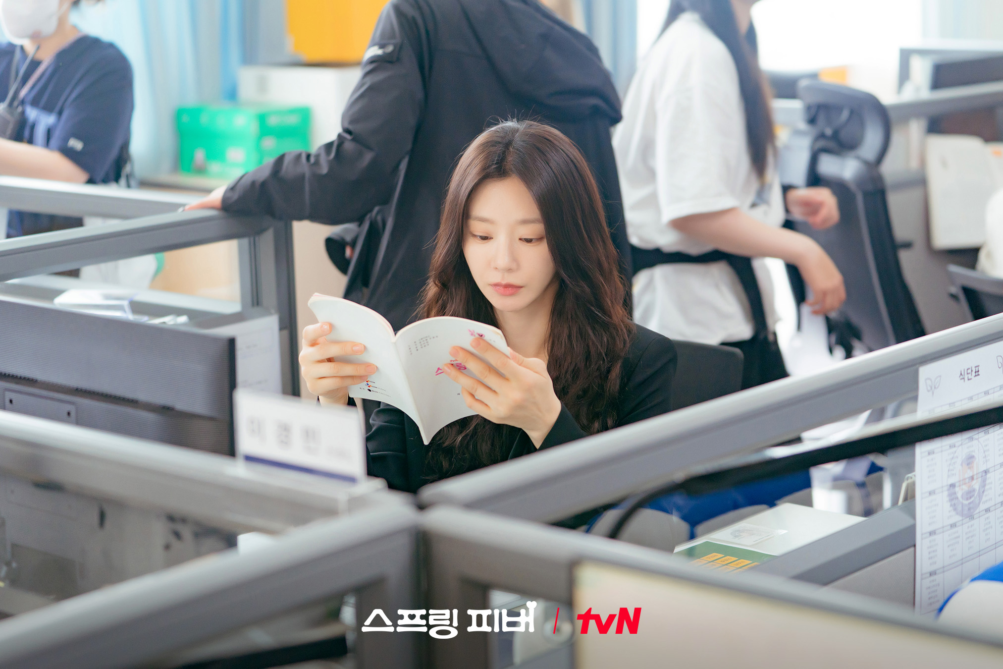 [잡담] 스프링피버) <스프링 피버> 첫 방송까지 D-7⭐추운 마음 녹여줄 촬영 현장 비하인드 스틸 공개💗안보현-이주빈-차서원-조준영-이재인극강의 티키타카와 사랑스러운 케미 많관부🌸 | 인스티즈