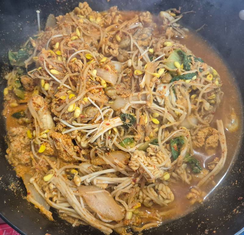 [잡담] 엄마가 만들어준 알곤이찜이랑 닭발😋👍 | 인스티즈