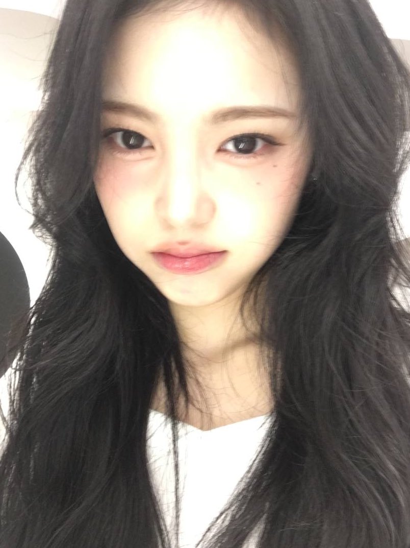 [잡담] 하투하 이안 진짜 유니크하게 예쁜것같음 | 인스티즈