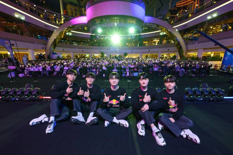 [잡담] 레드불 인스타) 연말을 마무리하는 최고의 방법 @t1lol | 인스티즈