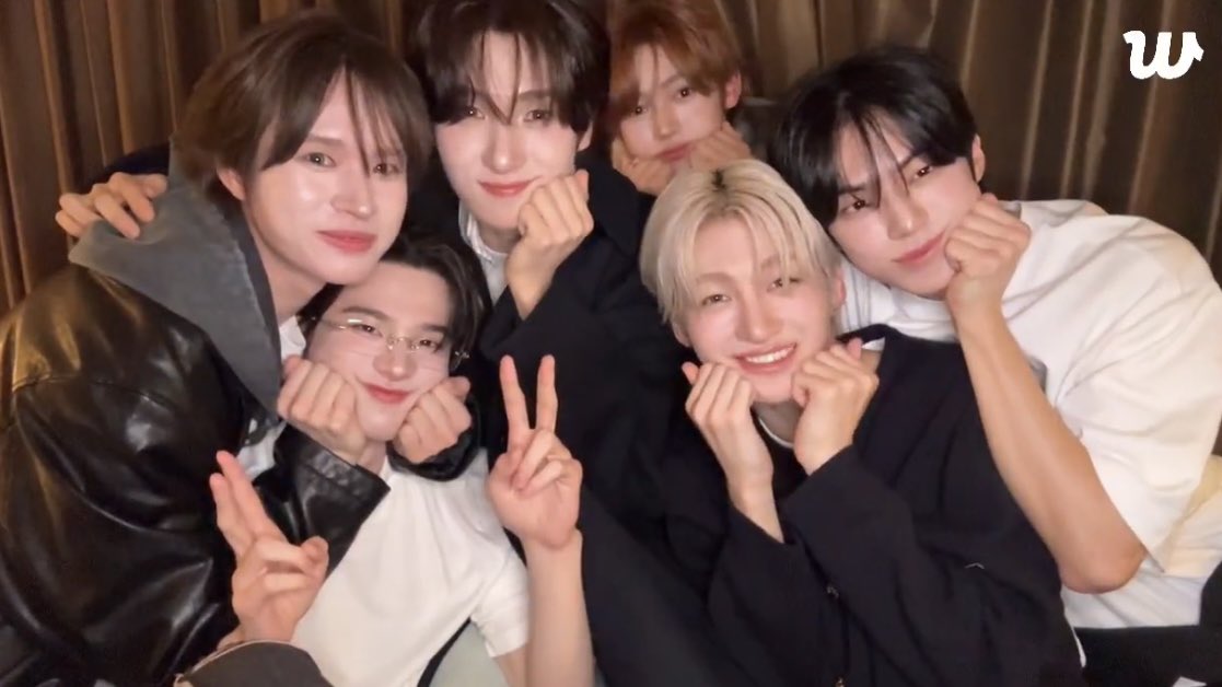 [잡담] 우리 애가 만든 포즈 유행하면 좋겠다 | 인스티즈