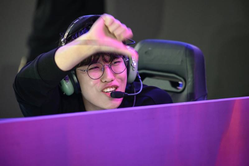 [잡담] 레드불 인스타) 연말을 마무리하는 최고의 방법 @t1lol | 인스티즈