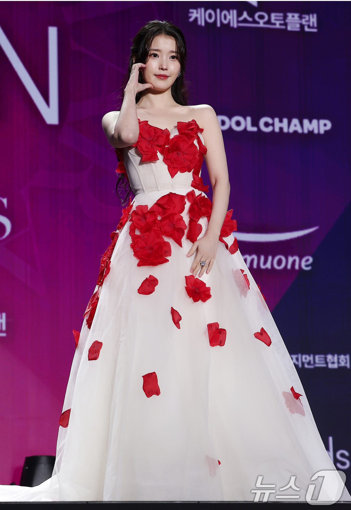 [잡담] 아 아이유 오늘 겁나 아랑스럽네 진짜로 | 인스티즈