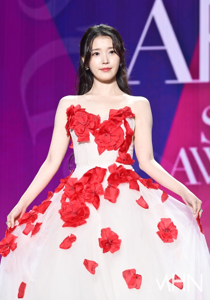 [잡담] 아 아이유 오늘 겁나 아랑스럽네 진짜로 | 인스티즈