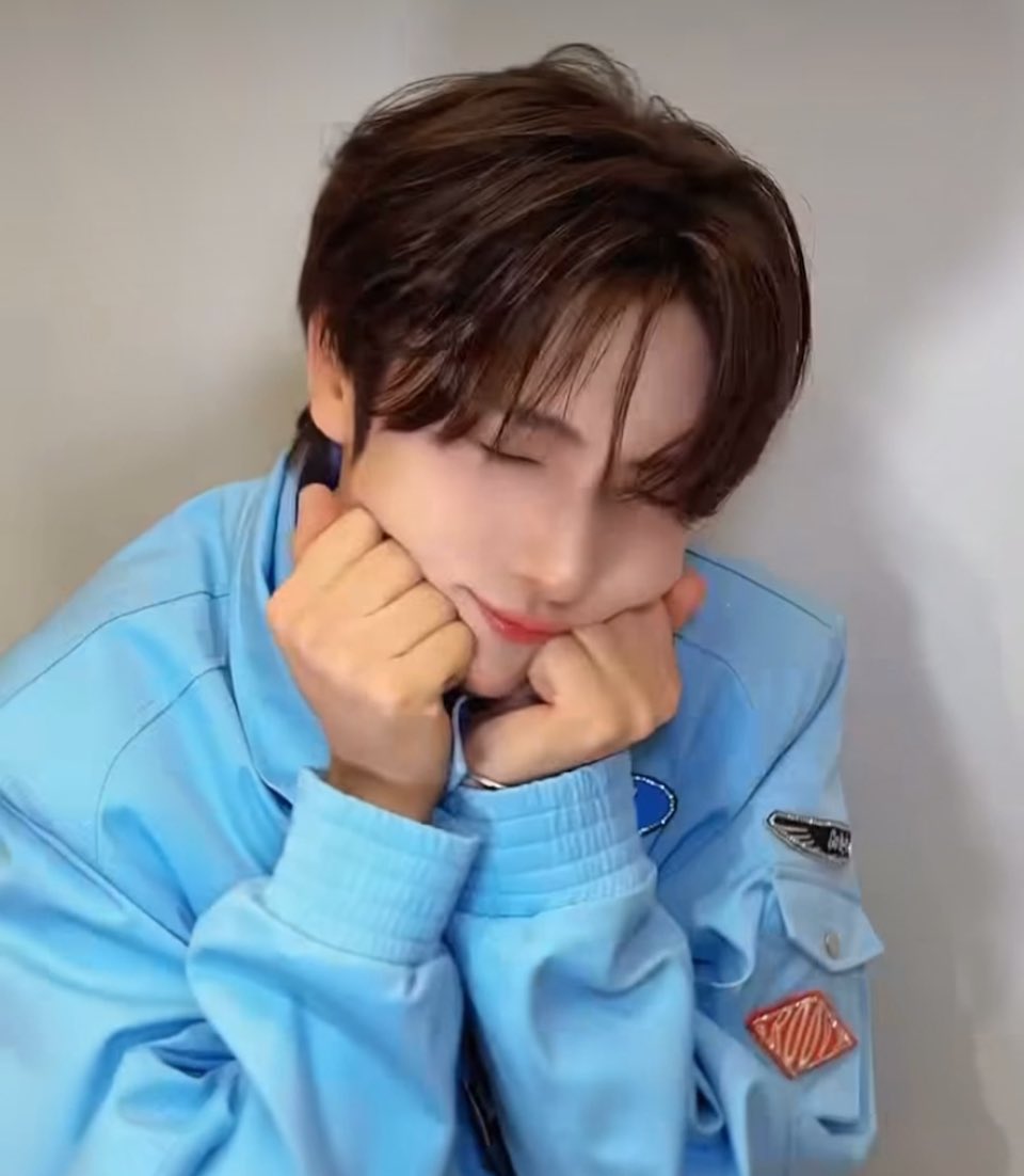 [잡담] 우리 애가 만든 포즈 유행하면 좋겠다 | 인스티즈