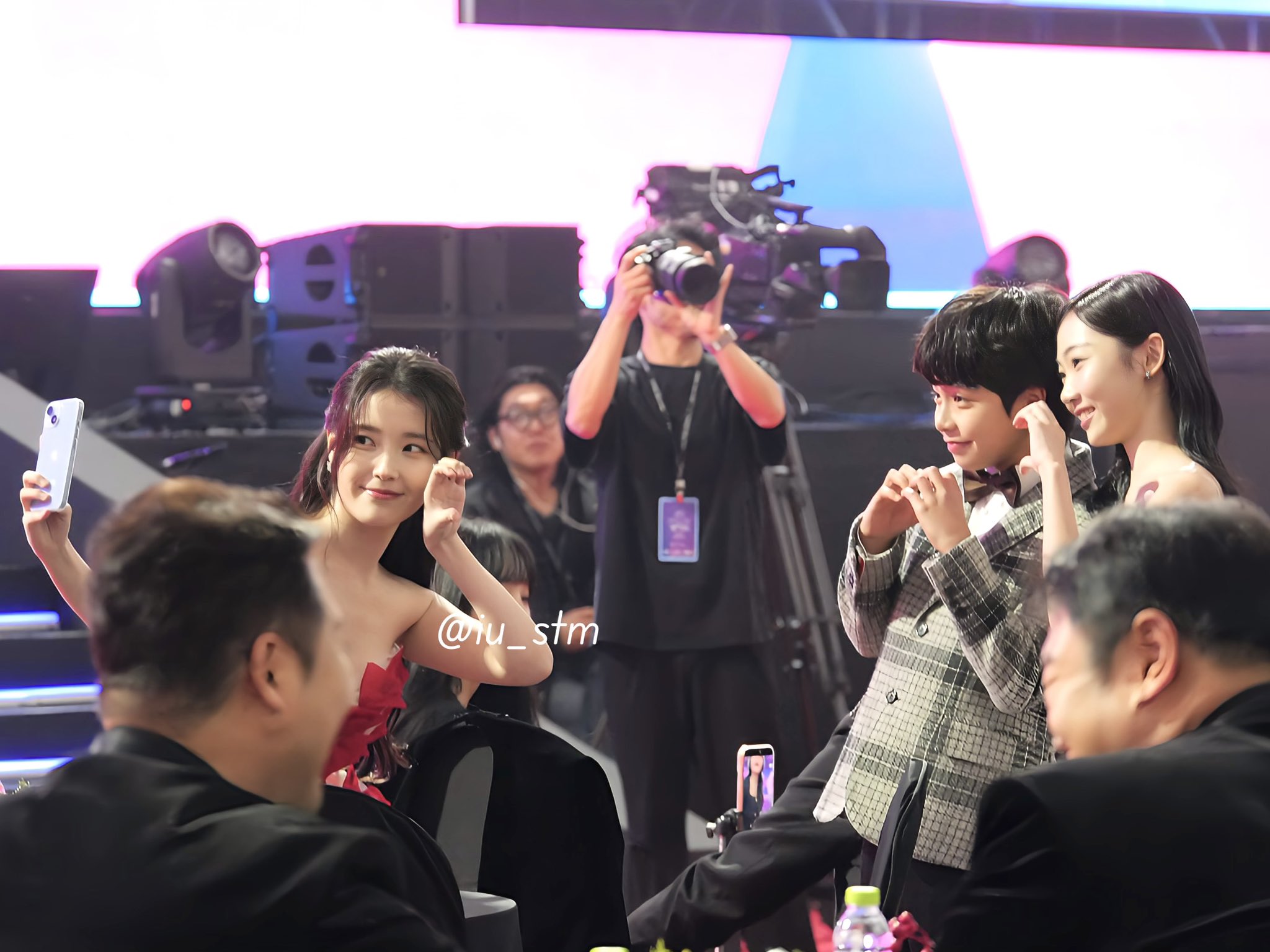 [잡담] 어린애순관식이랑 사진찍는 애순이 | 인스티즈