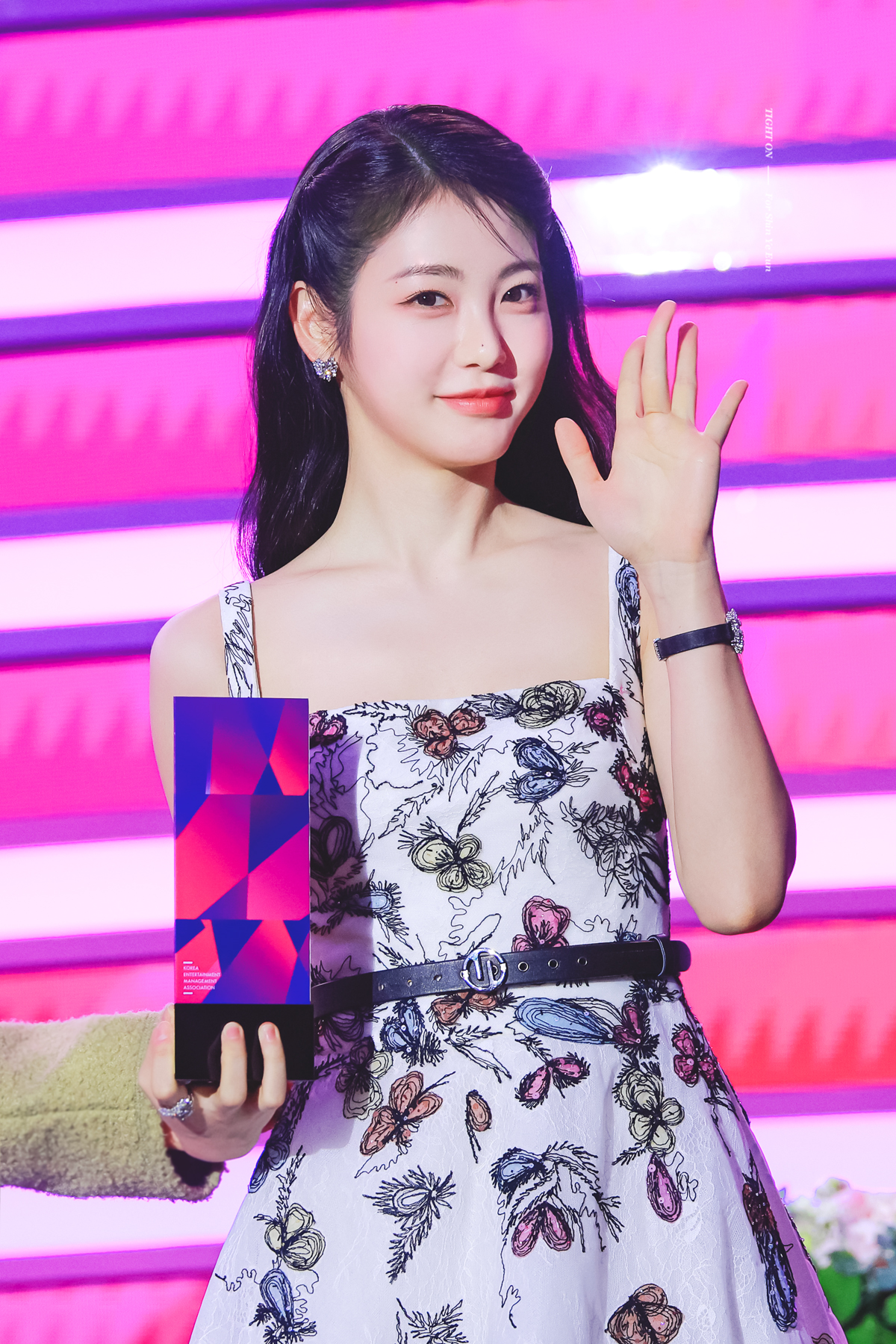 [잡담] 신예은 장발 단발 뭐가 더 취향이야? | 인스티즈