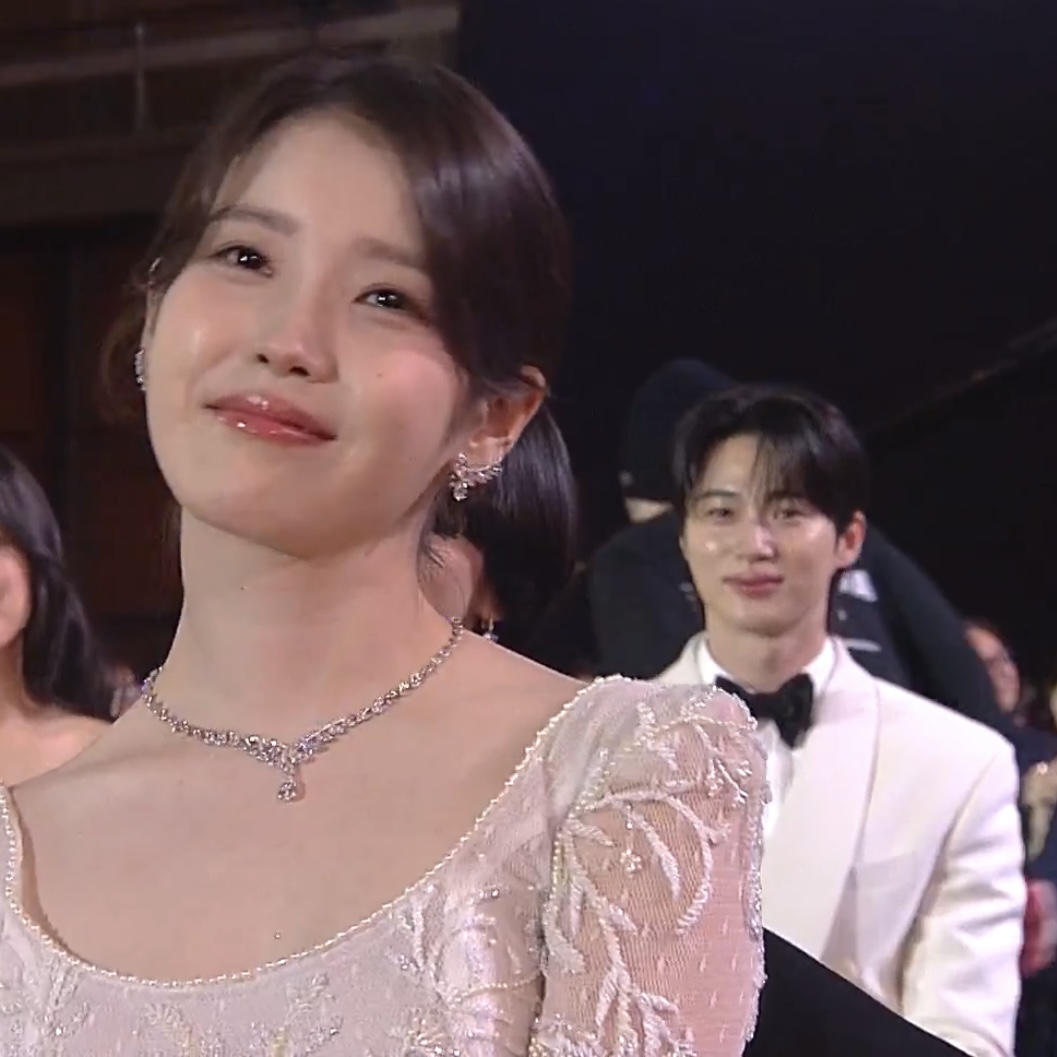 [잡담] 내일 대군쀼 투샷 나오니까 사진 복습하자😍 | 인스티즈