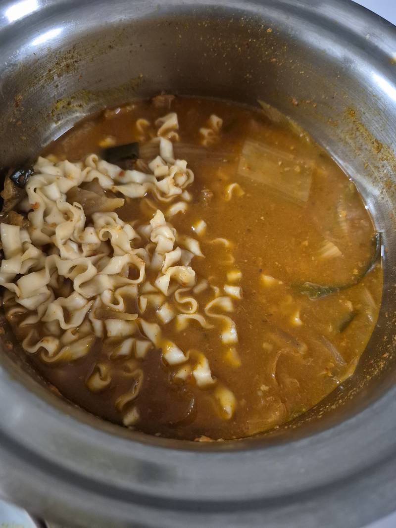 [잡담] 김찌가 너무맛있는데 밥이 모지래서 | 인스티즈