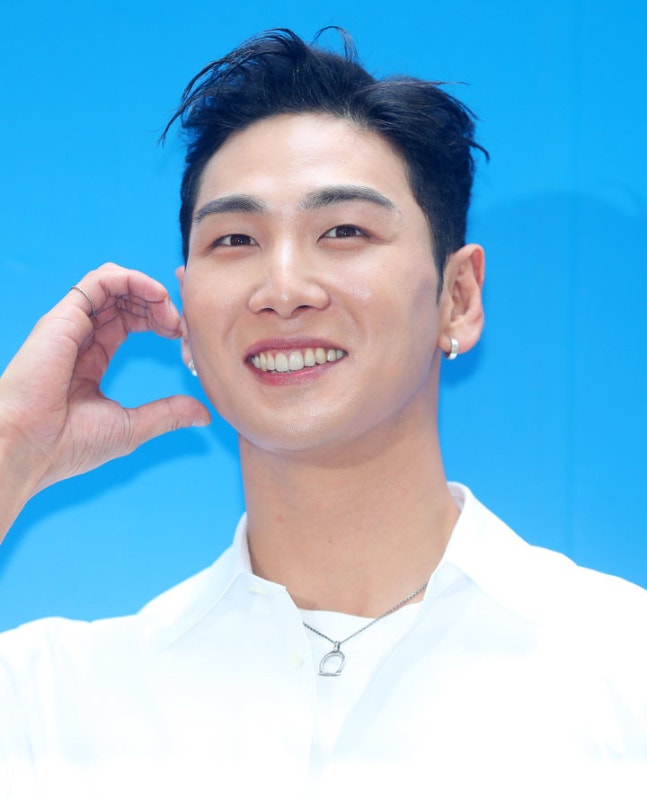 [정보/소식] 뉴이스트 출신 백호 오늘 입대…육군 현역으로 | 인스티즈