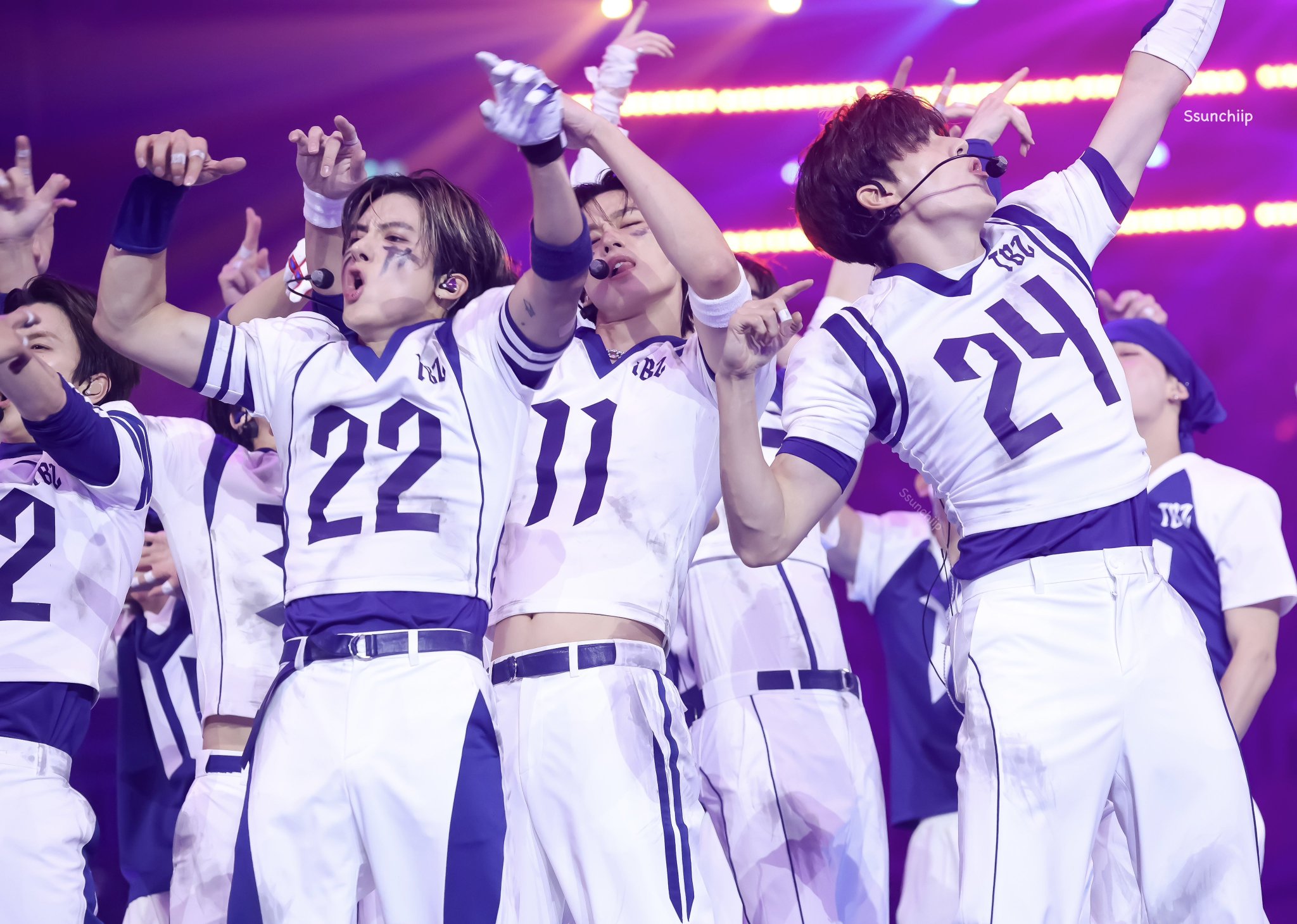 [잡담] 정말 다시봐도 더보이즈 가요대전 착장 개고트.. | 인스티즈