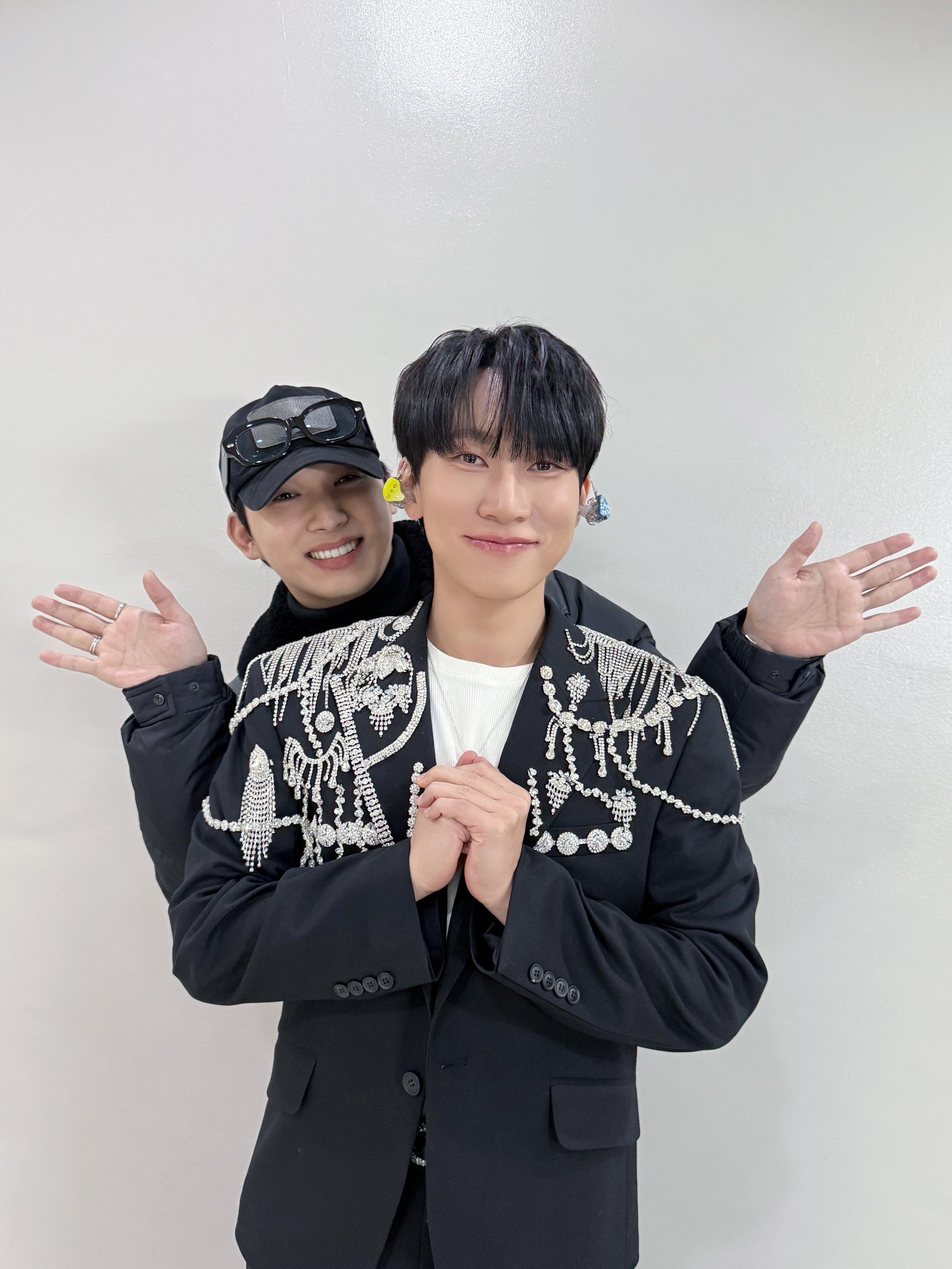 [잡담] 서은광 솔콘에 케이크 들고 등장하는거 넘 좋잖아 ㅠㅠㅠ | 인스티즈