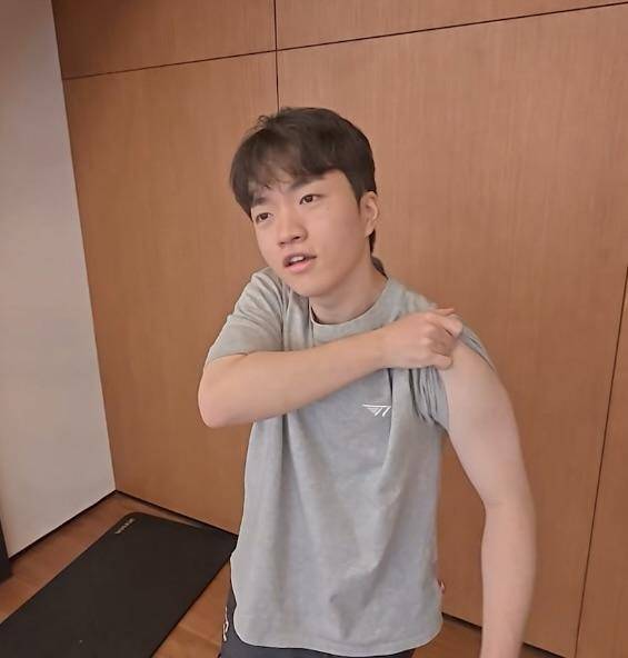 [잡담] 민석이 근뎈ㅋㅋ | 인스티즈