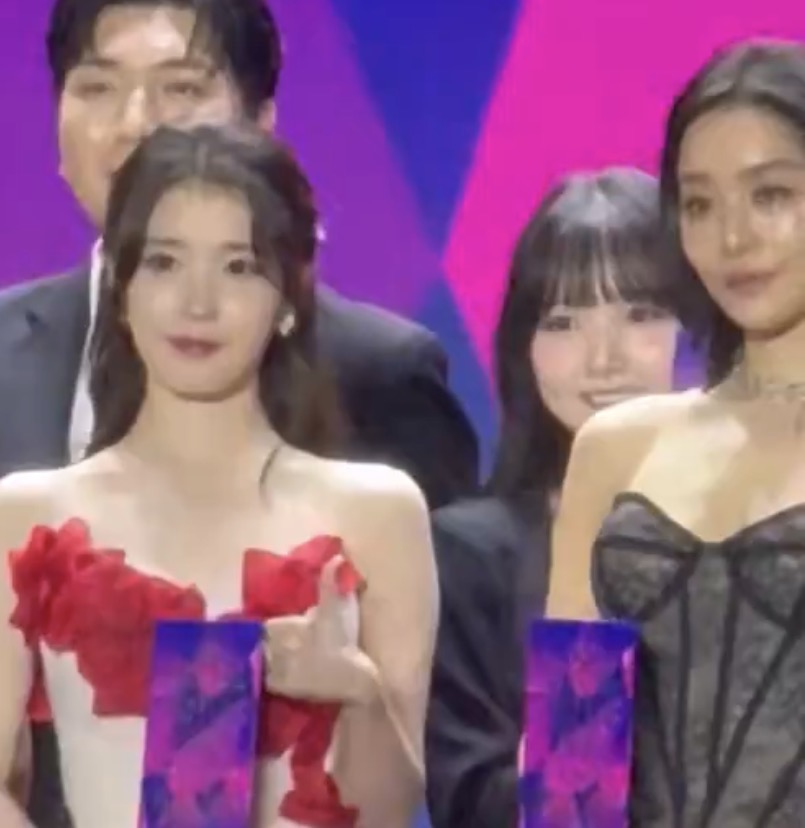 [잡담] ((아이유 차주영))투샷을 이렇게나마🤤 | 인스티즈