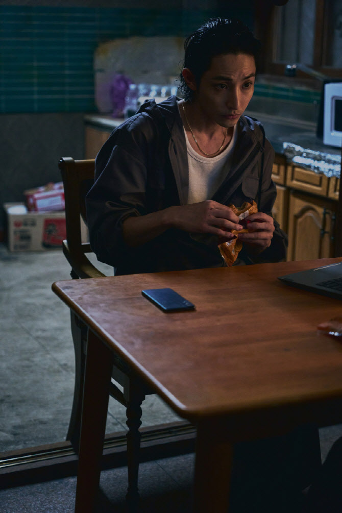 [정보/소식] [기사] '시스터' 이수혁, 차주영 납치의 설계자...냉혈한 연기 변신 | 인스티즈