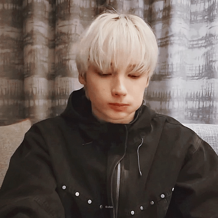 [잡담] 휴닝카이 자기 얼굴은 딱히 20살에서 안 변한거 같단게 ㄹㅇ임 | 인스티즈