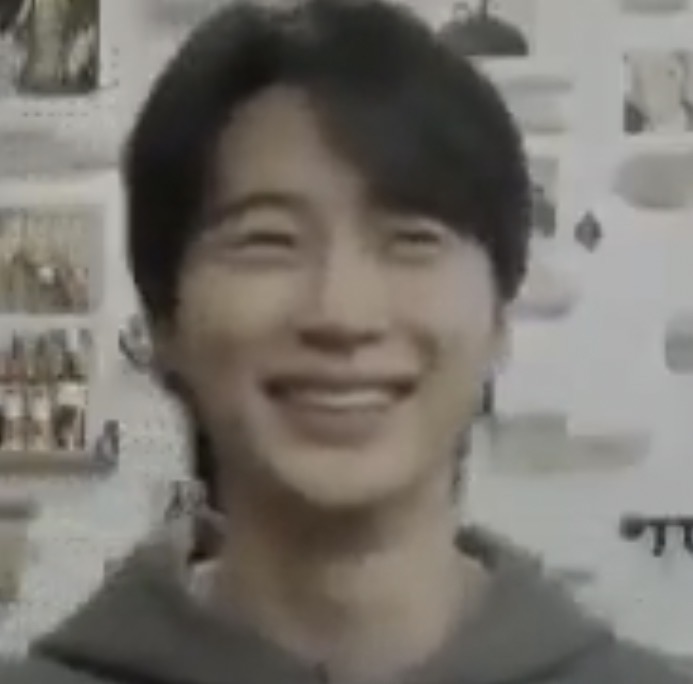 [잡담] 변우석 웃을때 눈이 애기때랑 존똑이네 | 인스티즈