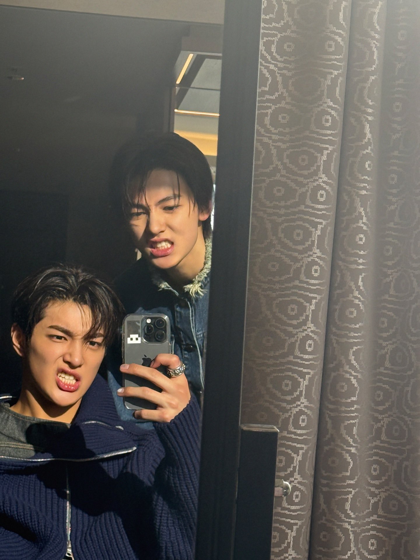 [잡담] 코르티스 건호랑 성현이 새로 올라온 사진 흐름봐ㅋㅋㅋ | 인스티즈