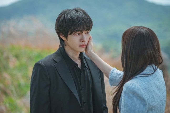 [정보/소식] 아이돌아이) 최수영, '내남자' 만지는 여자에 심기불편…팬심 들통 위기 (아이돌아이) | 인스티즈