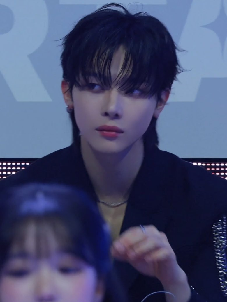 [잡담] 객관적으로 이 둘.... 약간 무섭(?)게 생긴 상인가??? | 인스티즈